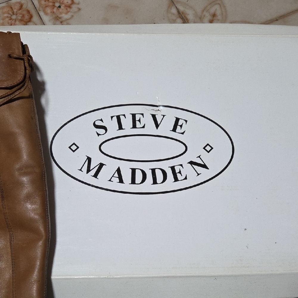Steve Madden Brown Heeled Boots - Picture 3 of 10